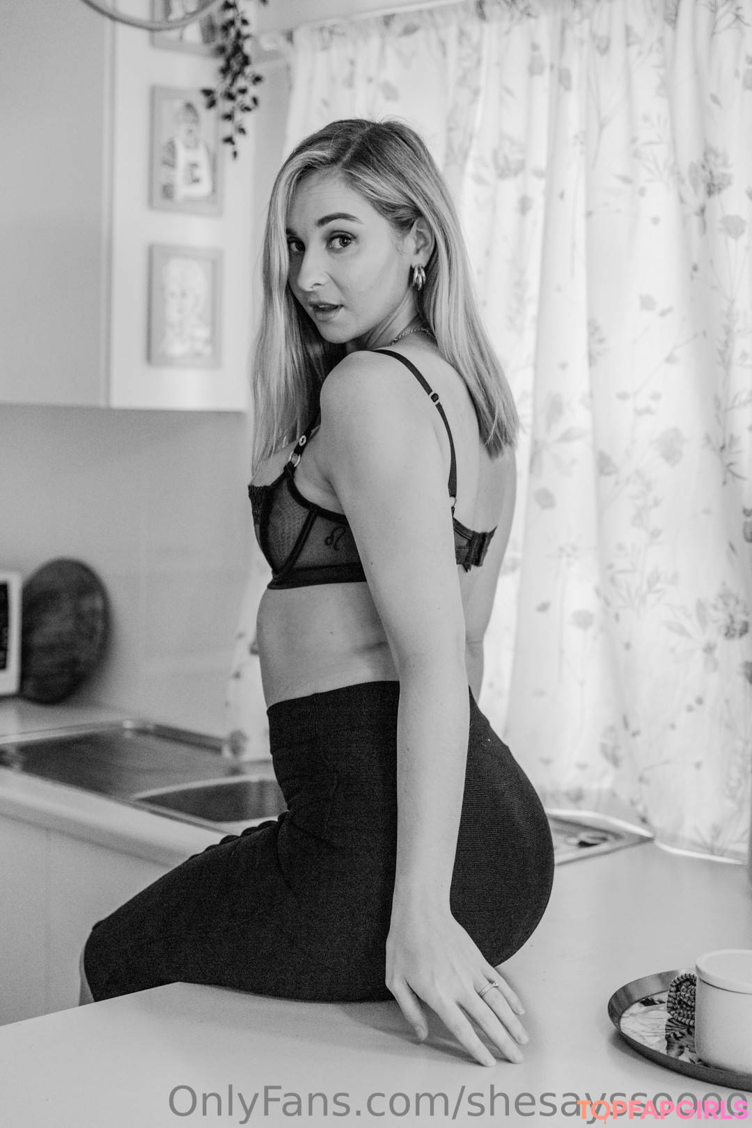 She Says Soooo estrella porno atractiva archivo