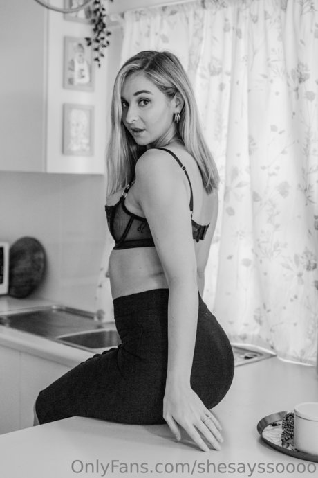 She Says Soooo estrella porno atractiva archivo