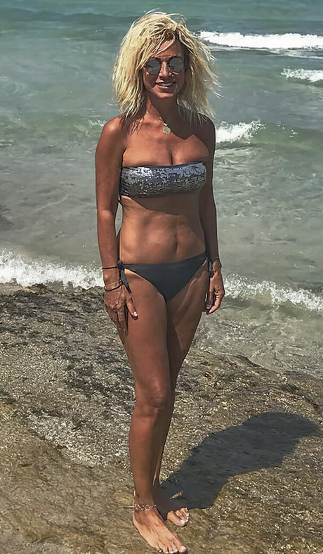 Zumrut Nural Dorman modelo agradable galerías