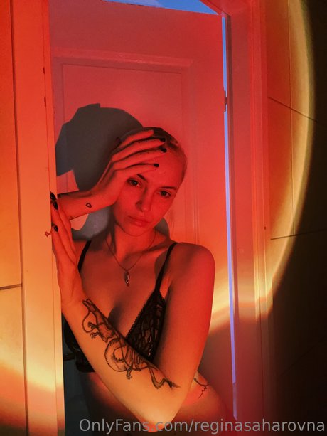 Regina Sahar estrella porno de arte galerías