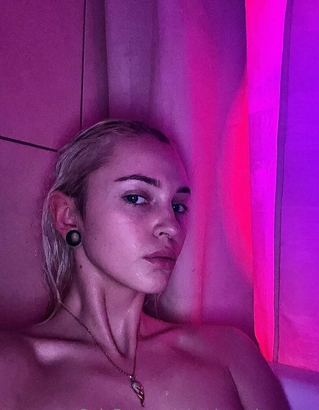 Regina Sahar hermosa estrella porno imagen