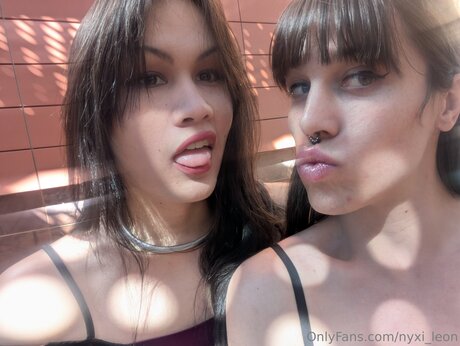 Nyxi Leon estrella porno de alta calidad galerías