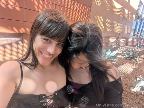 Nyxi Leon sexo modelo imagen