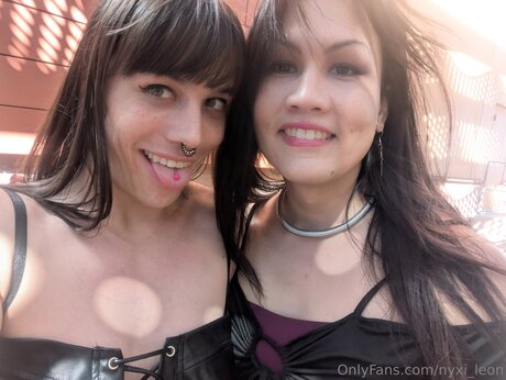 Nyxi Leon estrella exclusiva imágenes