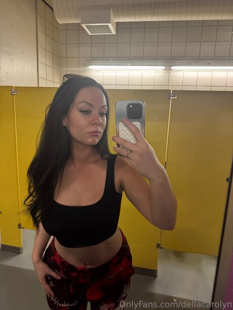Dellacarolyn estrella hermosa fotos