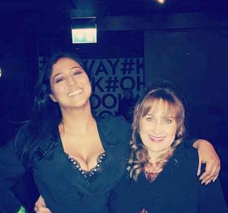 Zora Suleman modelo agradable foto