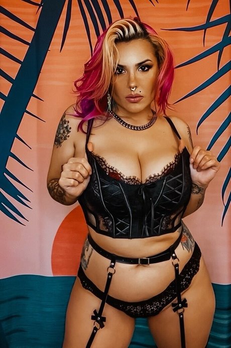 Zombiunicorn hermosa actriz fotos