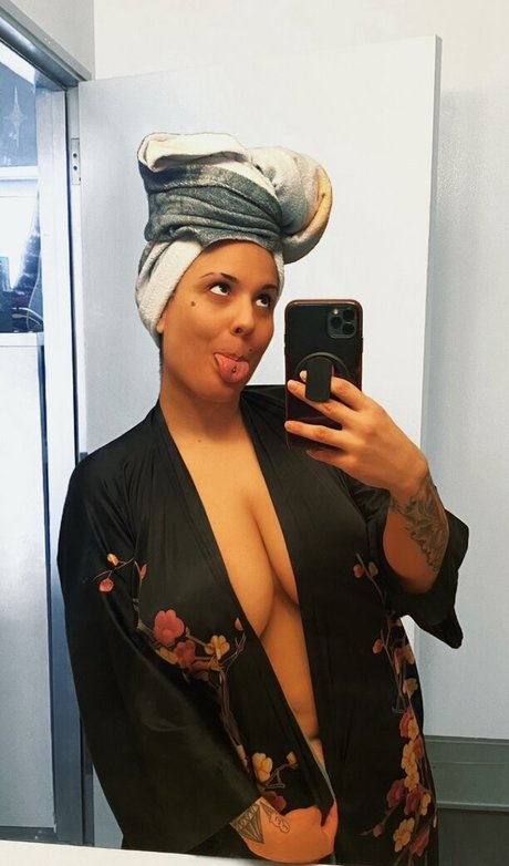 Zombiunicorn actriz porno galería