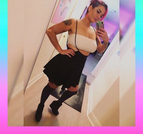 Zombiunicorn actriz erótica galería