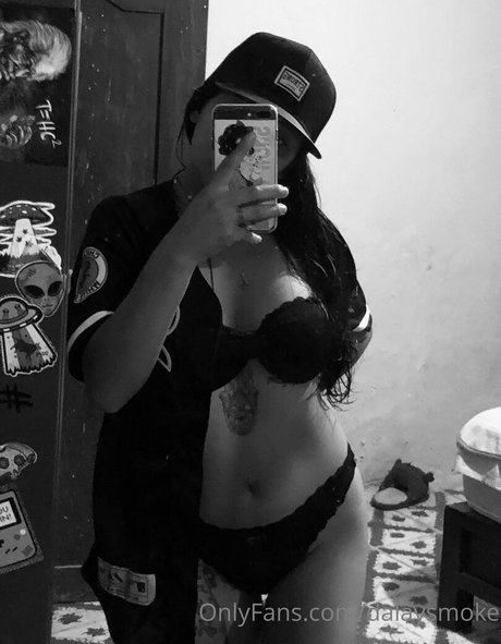 Dalaysmoke6 estrella porno desnuda imagen