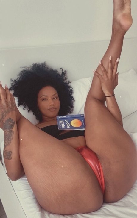 Imelda Ohh modelo desnuda fotos