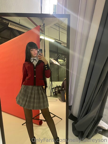 Nelly Laufeyson modelo de arte galería