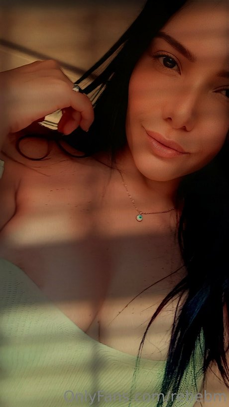 Rebeca Burgos estrella bonita fotos