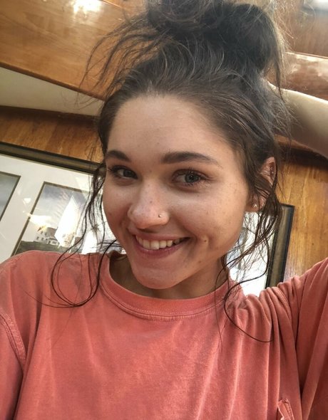 Zoe Bloom actriz de alta calidad imagen