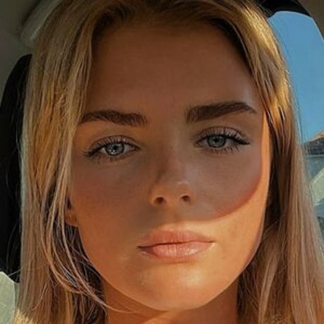 Emily Pool desnudos de estrellas imagen