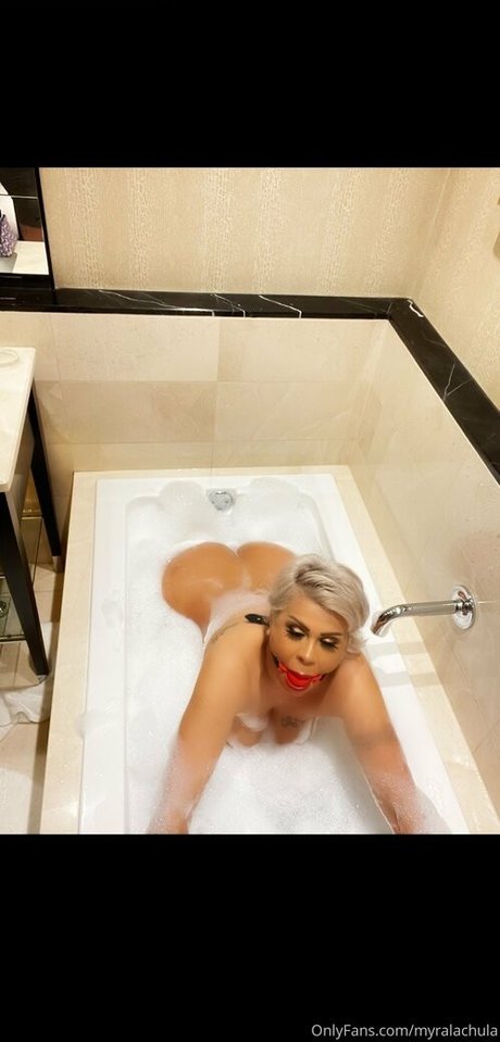 Myralachula modelo porno galería