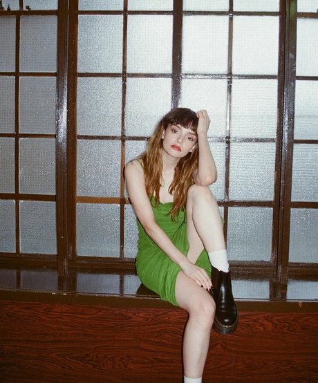 Lauren Mayberry estrella adulta galería