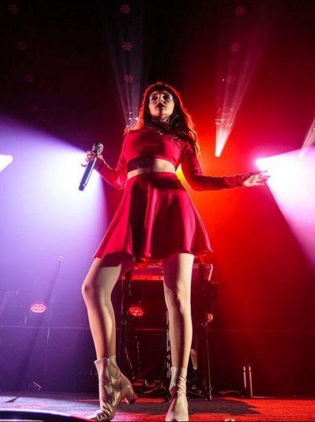 Lauren Mayberry estrella perfecta galerías