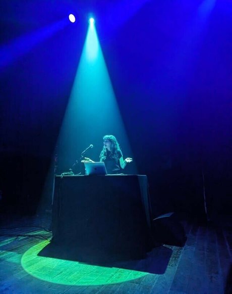 Lauren Mayberry modelo desnudos imagen