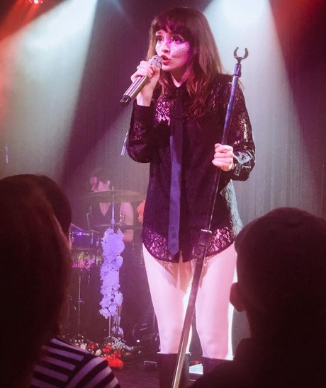 Lauren Mayberry buen modelo galería