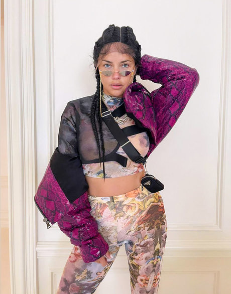 Adriana Lima estrella porno caliente foto