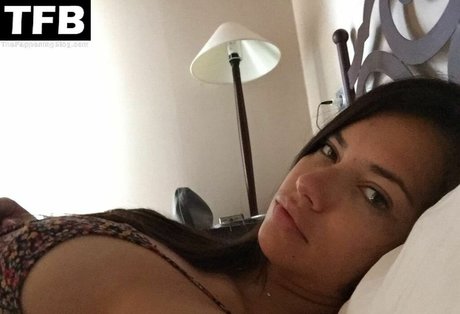 Adriana Lima estrella desnuda recopilación