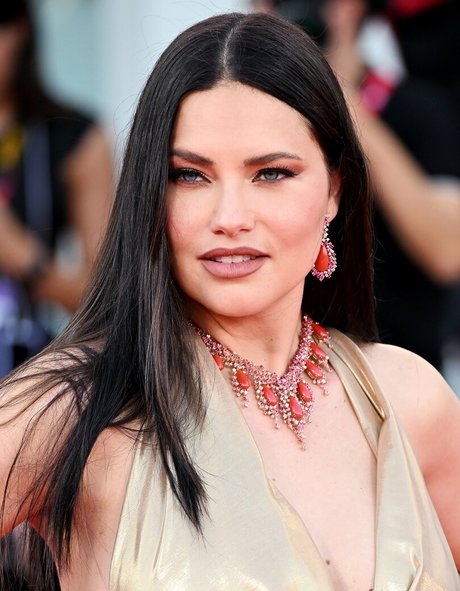 Adriana Lima estrella porno caliente recopilación