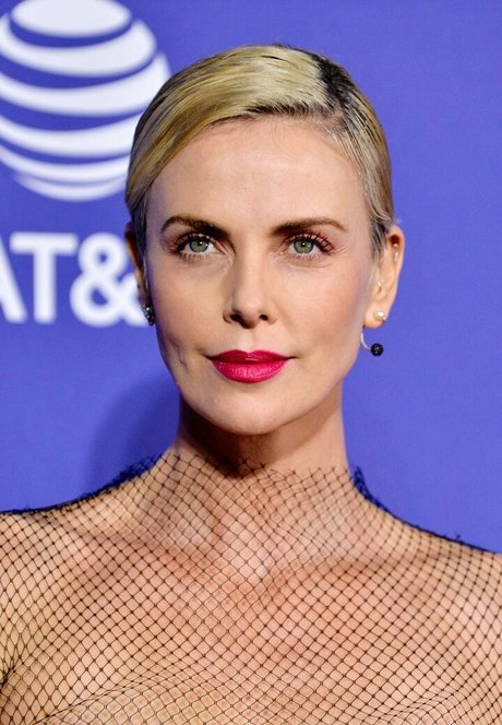 Charlize Theron actriz caliente galería