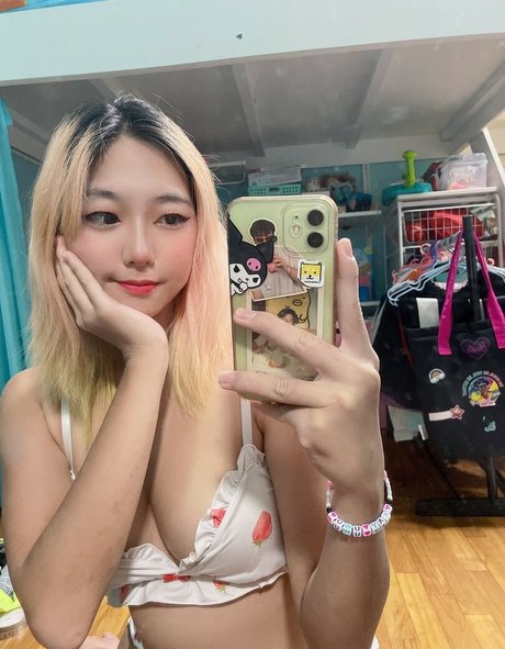 Kkaiyatoast modelo desnudo imagen