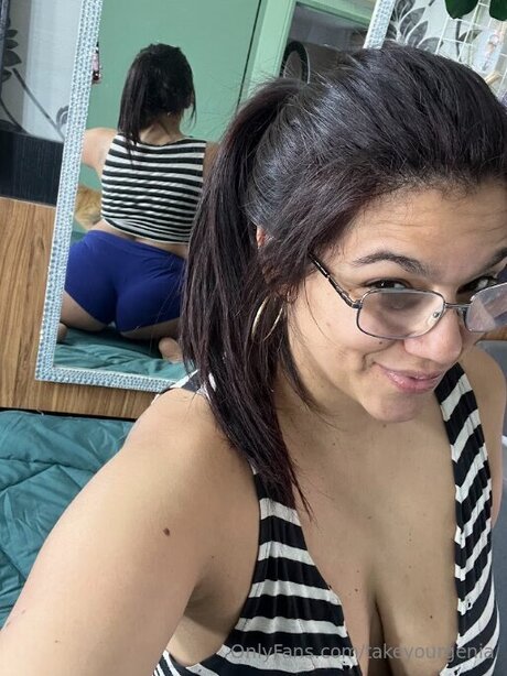 Takeyourgenia actriz porno galería