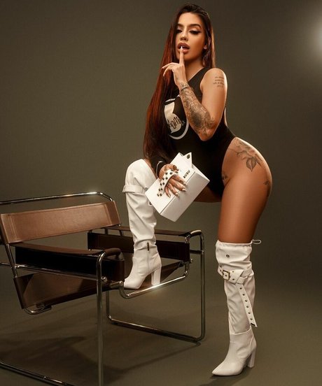 MC Mirella arte modelo foto