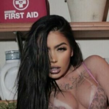 MC Mirella modelo de alta definición galería