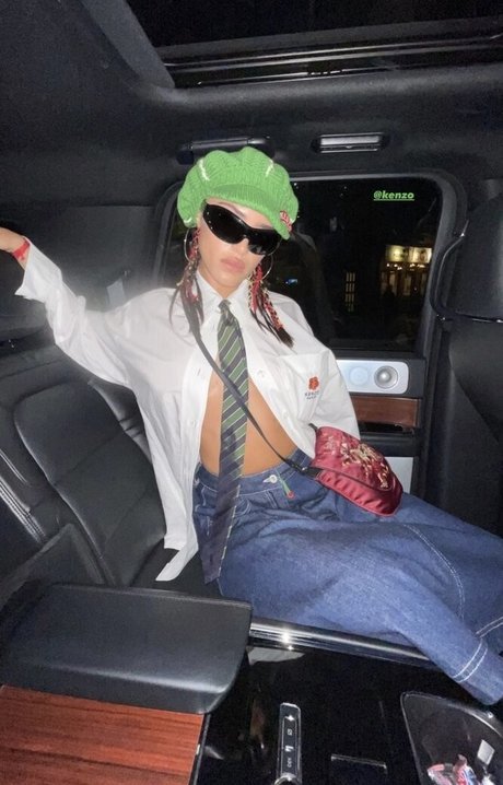 Luna Blaise buen modelo foto