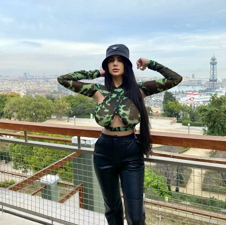 Sannatorr hermosa actriz archivo