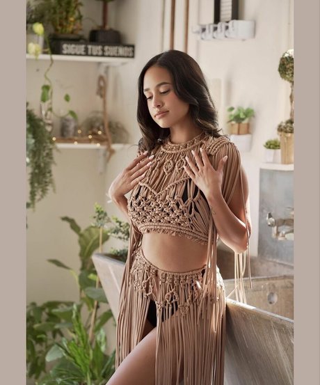 Emily Tosta actriz erótica galería