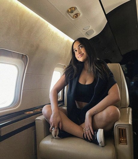 Emily Tosta Profilfoto