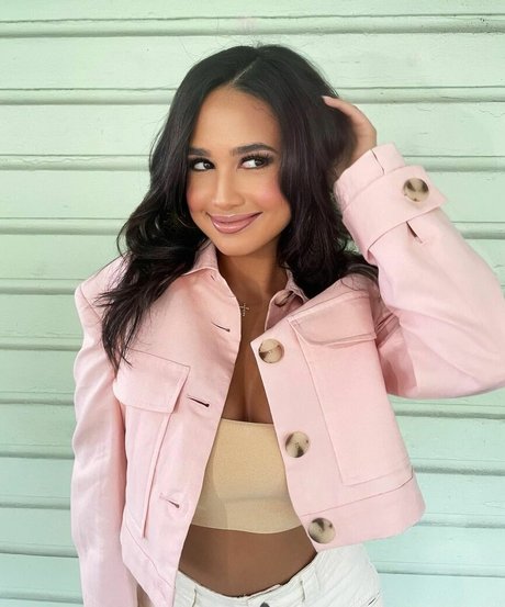 Emily Tosta buena estrella porno imágenes