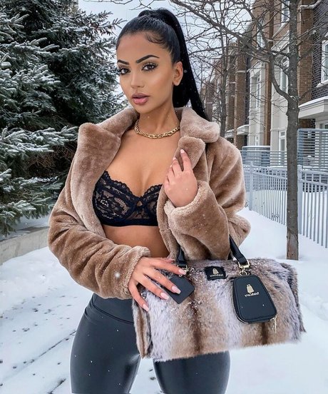 Aneeqa Farid estrella porno erótica foto