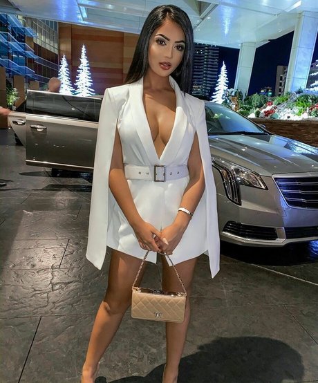 Aneeqa Farid bonita estrella imagen