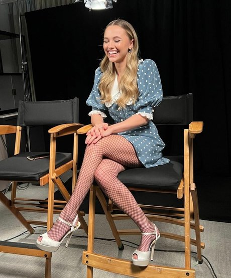 Madison Iseman estrella porno adulto imagen