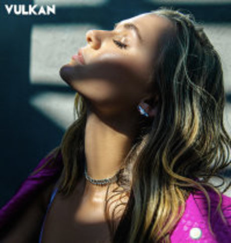 Madison Iseman actriz porno imágenes