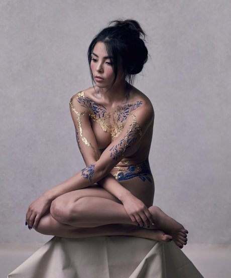 Anna Akana actriz desnuda imagen