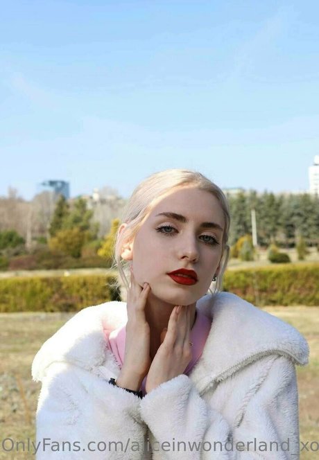 aliceinwonderland xo hermosa estrella porno fotos