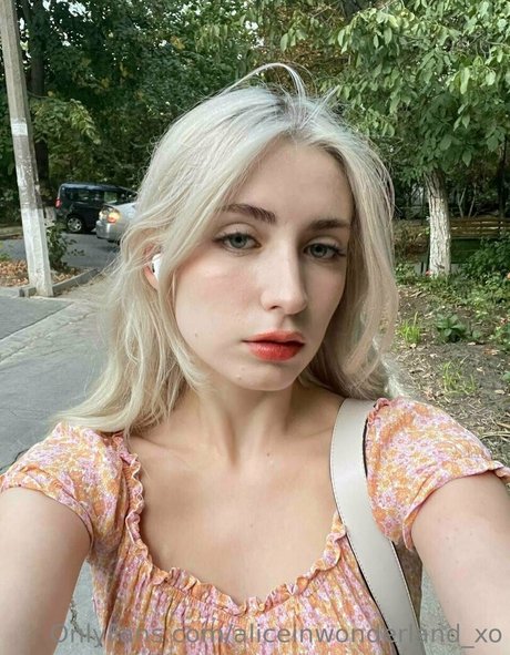 aliceinwonderland xo modelo desnudos archivo