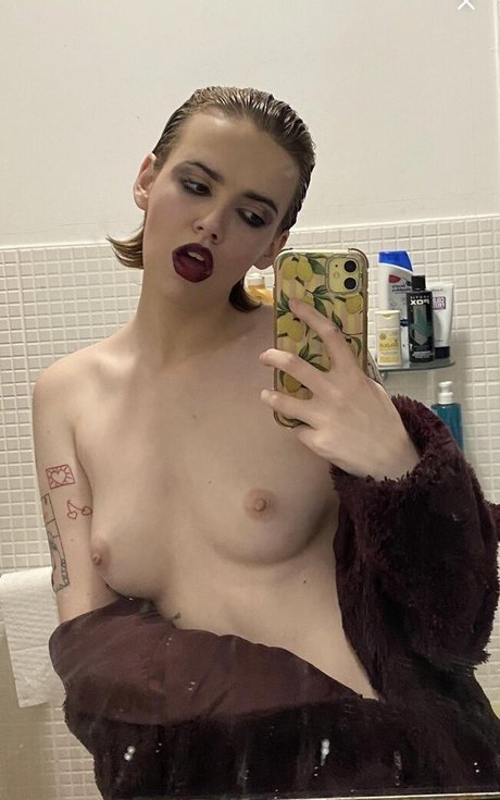 Cowgirldesserts desnudos estrella archivo