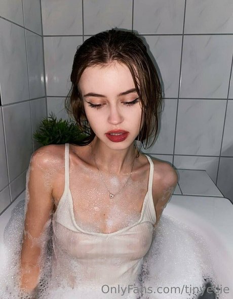 tinyellie estrella pornografica fotos