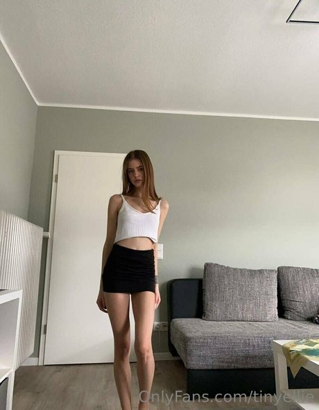 tinyellie hermosa modelo fotos