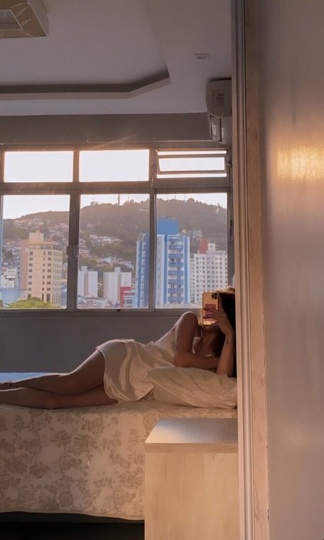 Lorena Orsi estrella porno de arte fotos