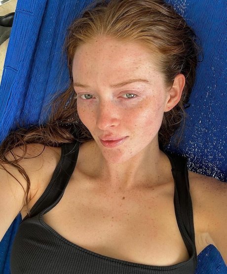 Larsen Thompson estrella sexy recopilación