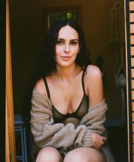 Rumer Willis modelo desnuda foto